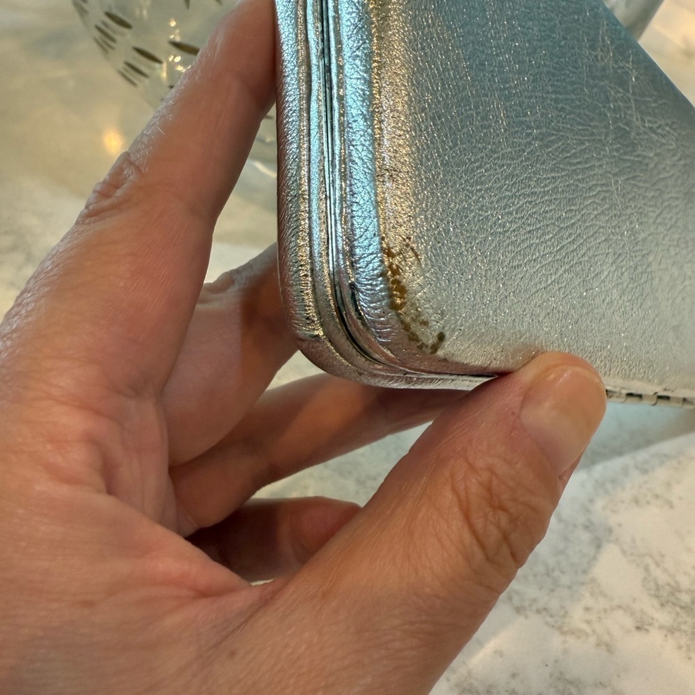 Vintage Wilsons Leather Y2K Soft Silver Metallic Leather Clutch - Picture 13 of 14